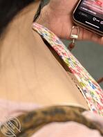 今天坐地铁快到站的时候,看到那个女人乳头0