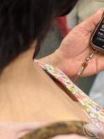 今天坐地铁快到站的时候,看到那个女人乳头1