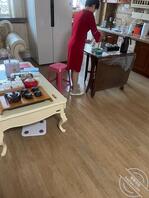 新年第一贴 躺在丈母娘床上 看着丈母娘写真 用她的丝袜高跟打飞机 2