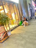 每天都能看见她性感丰满的腿、就是没机会抄底