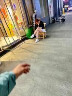 每天都能看见她性感丰满的腿、就是没机会抄底1