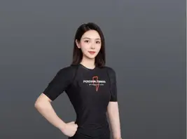 南京乐刻健身私教李安琪，被爆借着健身的名头专找三四十岁的有钱人，手机里面存满了撩骚记录，做爱视频1