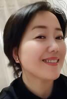 小姨撅着屁股换姨妈巾2