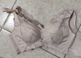 骚母狗妈过年新买的奶罩2