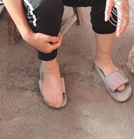 绿母出卖亲妈的臭脚短丝2