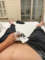 早上看着女儿洗澡的视频，没忍住，用女儿的丝袜打了一炮飞机0