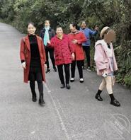 母狗颖颖色的骚货妈妈,希望哥哥们排队给我妈狠狠的输精,实在是太骚了1
