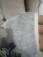 表妹平时洗澡换下来的内衣内裤，捡起来就直接撸射在上面，内裤被射了这么多次2