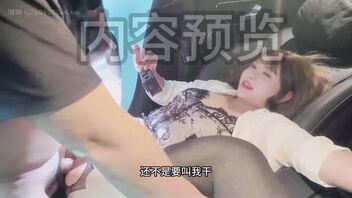 （送一百万金币）老公在加性瘾大小区楼下车震乱伦