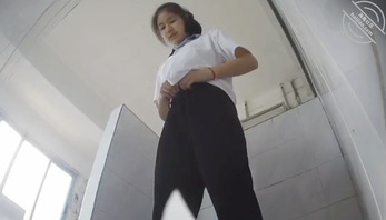 这妞的穴很适合给你们舔0