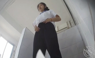 这妞的穴很适合给你们舔1