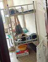 公司的小美女喜欢开着门宿舍午休，兄弟们出个主意我应该怎么办，我是想射头上1