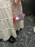 偷拍跟随打胶骚逼1