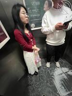 偷拍跟随打胶骚逼2