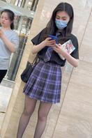 和男友逛街的JK小姐姐，黑丝绿色内内0