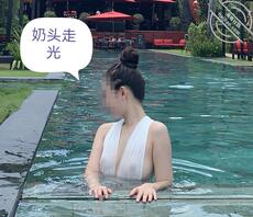 骚逼女同事走光2