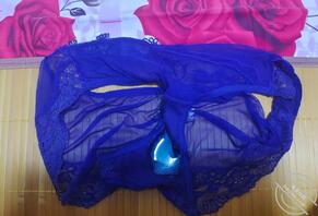 撸射妈妈的紫色蕾丝内裤母子0