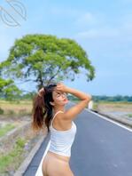 就喜欢把逼露出来----绝美网红人妻蕾蕾大胆户外露出，露脸，露脸哦2