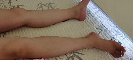 进去姐姐房间，没想到她在睡午觉1