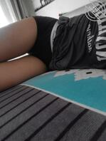 给闺女修手机，不知道给谁拍的