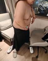 窗前闪光灯后入，旗袍丝袜，镂空黑内衣，有喜欢海友可以聊聊留言