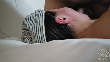 这个时候她老公还没回来，我们去一个澡堂的单间偷情，，必须内射她。。2