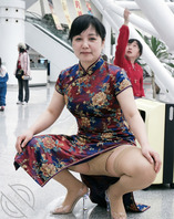 王炸绿母任务,偷录我的丝袜教师骚妈被网调,绿母儿听着妈妈被调教录音喷精0