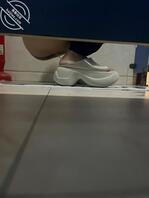 厕拍几个小逼，都是零零后，有一个阴毛真茂盛，就是设备差点意思拍不了太清晰1