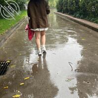 街拍偷拍骚逼