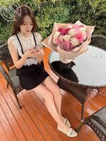 收了我的花，就要脱光衣服，掰开b，伸出舌头哦！