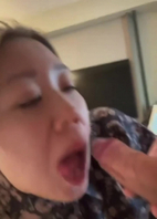 风韵犹存的人妻吃大鸡