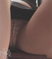 坐在对面偷偷拍摄1