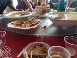 跟弟弟回老家过生日了，有了进一步进展