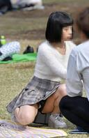 春暖花开女人不经意露内裤