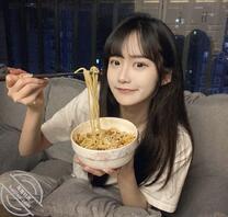 真的好想把妹妹贡献了啊，超级想找人弄她。也不知道还是不是处。0