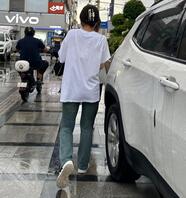 这段时间的街拍性感小妹子1