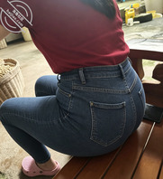妈妈的大屁股谁能不爱 坐便器骚妈母子乱伦