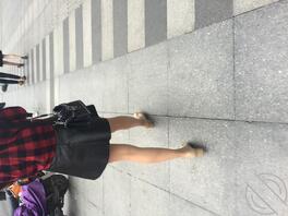 短发眼镜丝袜美腿妹子0