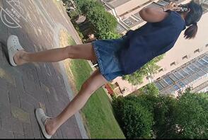 穿平底鞋的大长腿1