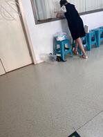 街拍露胸罩骚逼0