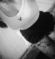 忠诚衷心小女奴寻找喜欢压榨羞辱的主人