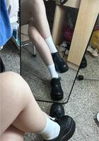 喜欢看我穿小白袜吗？想舔吗？2