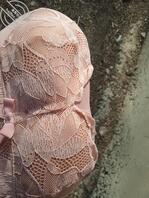 涂鸦村里骚妇粉色奶罩1