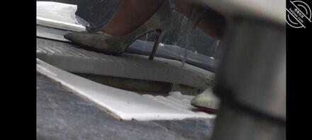 厕拍高跟旗袍，尿量大逼毛长2