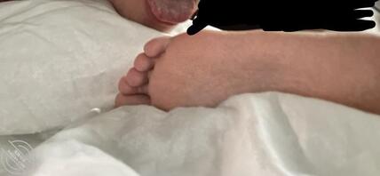 火车卧铺舔脚偷拍裸足女大露脸