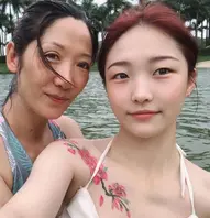 精神小妹和男友爱爱视频流出1