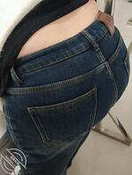 丈母娘的牛仔裤翘臀