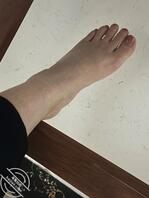 寂寞难耐，想被人舔我的脚趾头