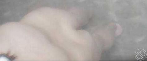 刺激厕拍大学女同学骚逼2