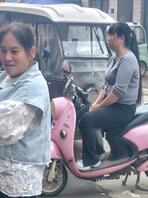 街拍长发坦克少妇2